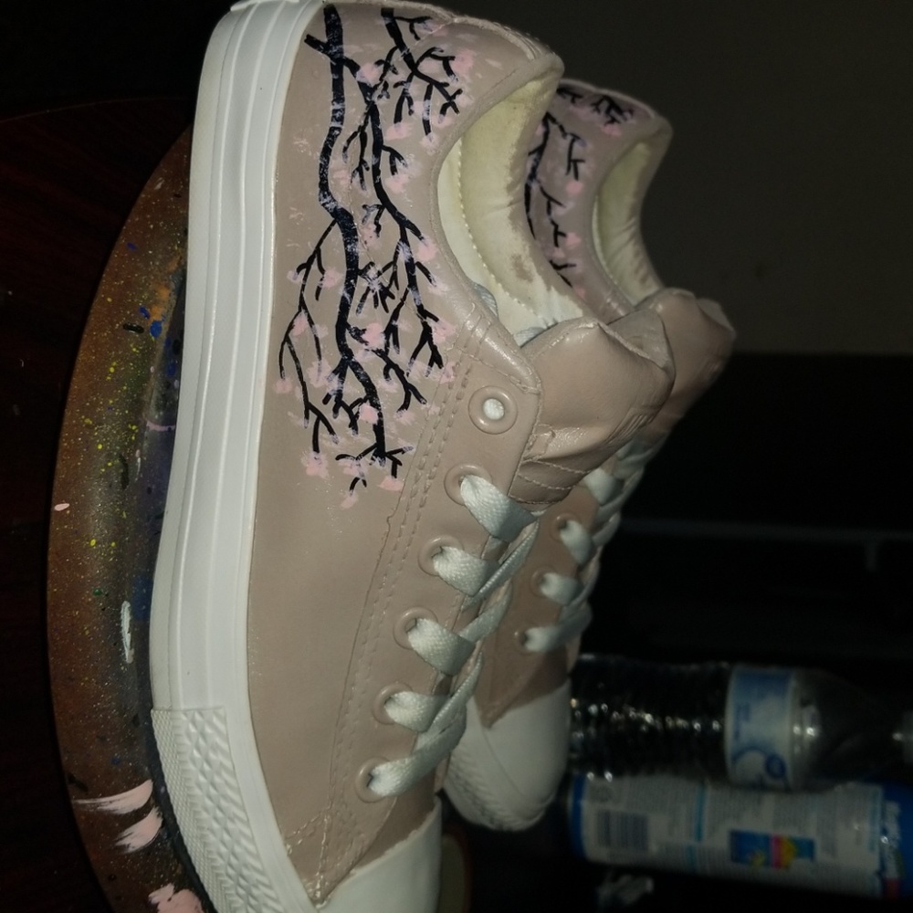 🤙🔥CusTom Converse size 6 cherry blossom